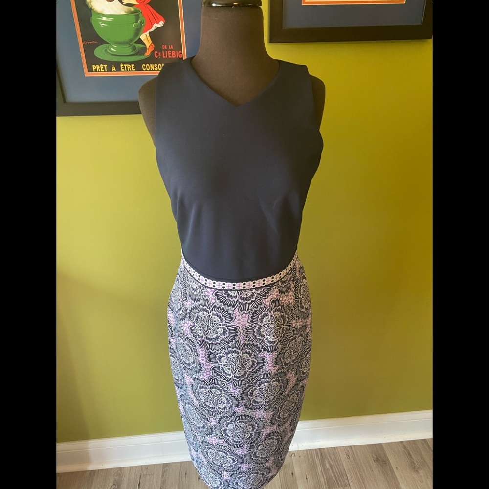 Maggie London size 8 zip up dress.